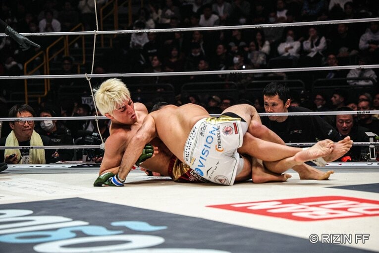 鈴木千裕vs.クレベル・コイケ　©RIZIN FF