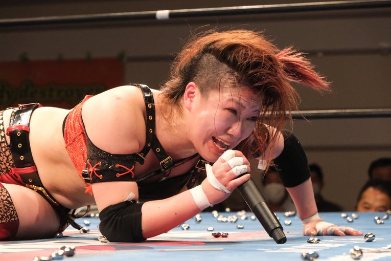 「いつか、傷だらけの背中でウェディングドレスを」 18歳の女子レスラー・鈴季すずが大流血を「嬉しい」と語る理由(50)