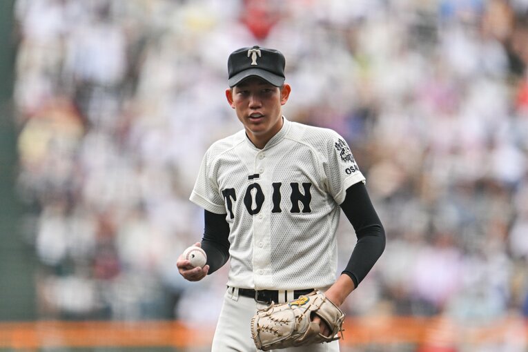 力投する大阪桐蔭・川原　©Nanae Suzuki