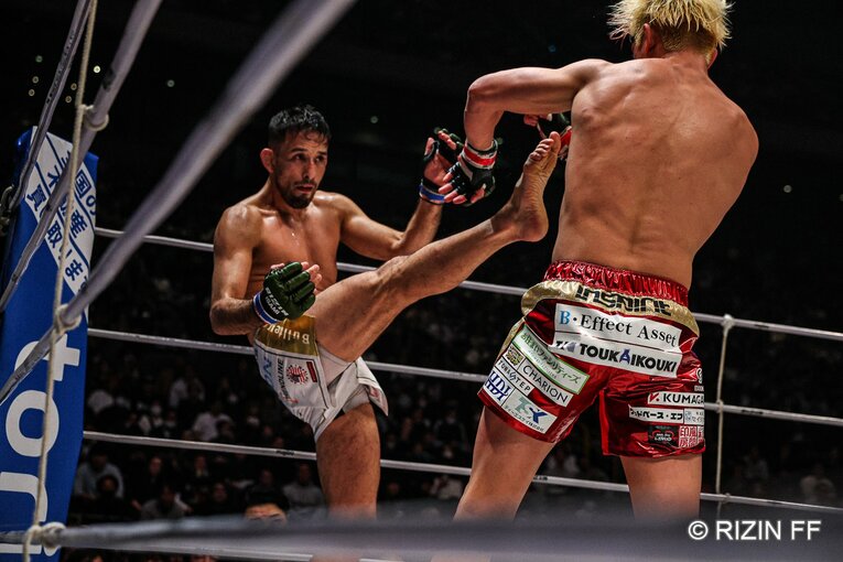 鈴木千裕vs.クレベル・コイケ　©RIZIN FF