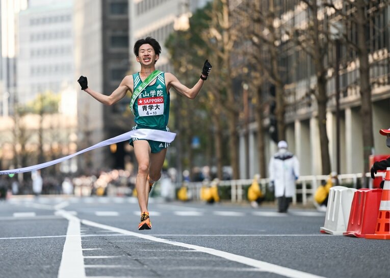 前回の箱根駅伝では、総合新記録となる10時間43分42秒で優勝した青山学院大学　©️Nanae Suzuki