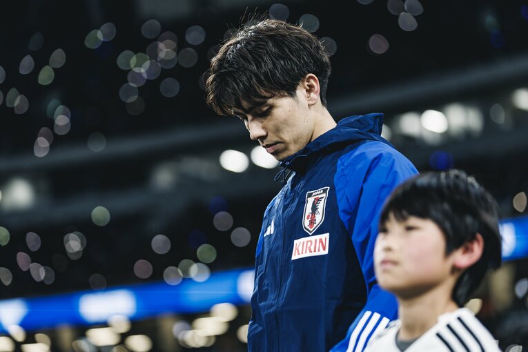 覚悟を決めた表情で入場する田中碧　©Kiichi Matsumoto/JMPA