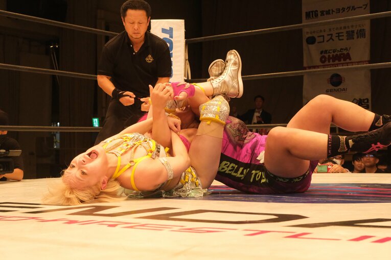 アルゼンチン・バックブリーカーから脱出→そのまま腕ひしぎ十字固めにつなげた　©Norihiro Hashimoto