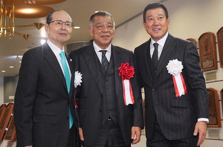 エキスパート表彰で王貞治、原辰徳とともに写真に納まる掛布雅之（代表撮影） ／ photograph by JIJI PRESS