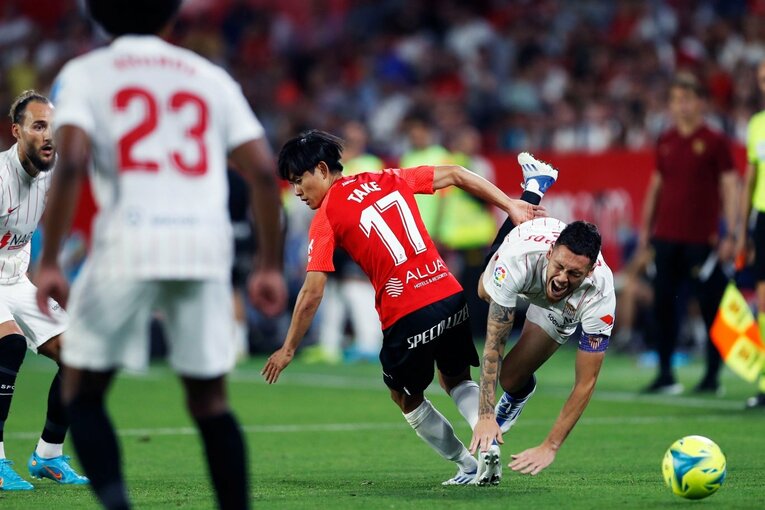 「クボ、ユニホームお願い」来季のレアル去就報道が出てもマジョルカで愛される久保建英…「残留か降格の最終節」で輝くか〈撮影者の視点〉(13)