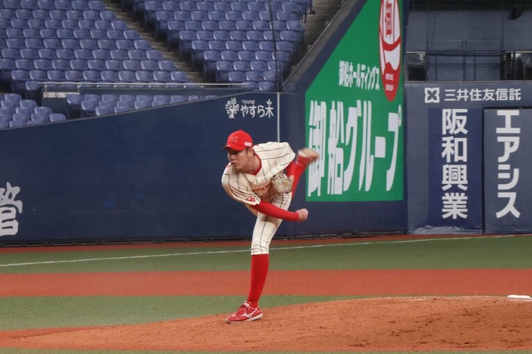 189cmの長身に加え、高校卒業後は15キロの増量に成功。球速も5キロ以上上がった　©Fumi Sawai