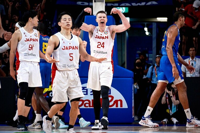 最終戦もフル出場で献身的にチームを支えたジョシュ・ホーキンソン　©FIBA