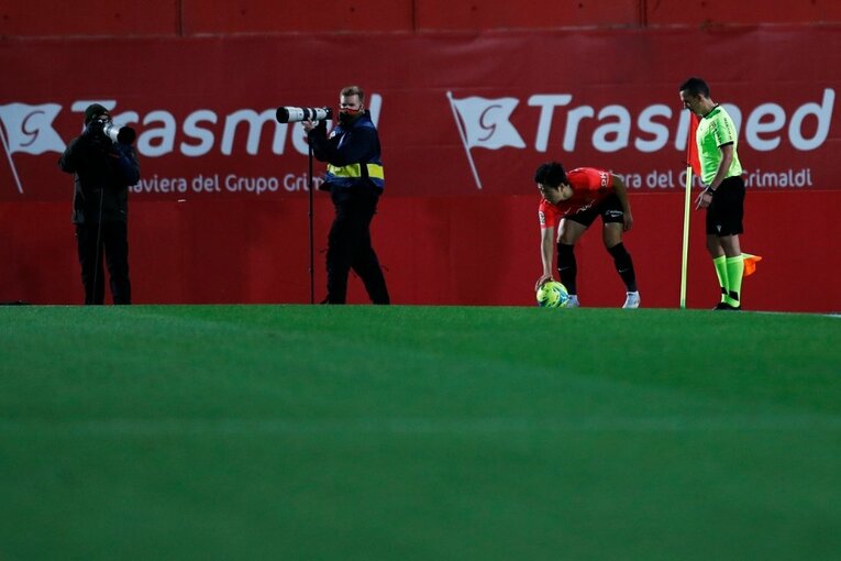 久保建英はなぜ“前節決勝点”なのに途中出場、ボールが回ってこなかったか… “試合展開と悪天候の不運”とは〈撮影者の視点〉(15)