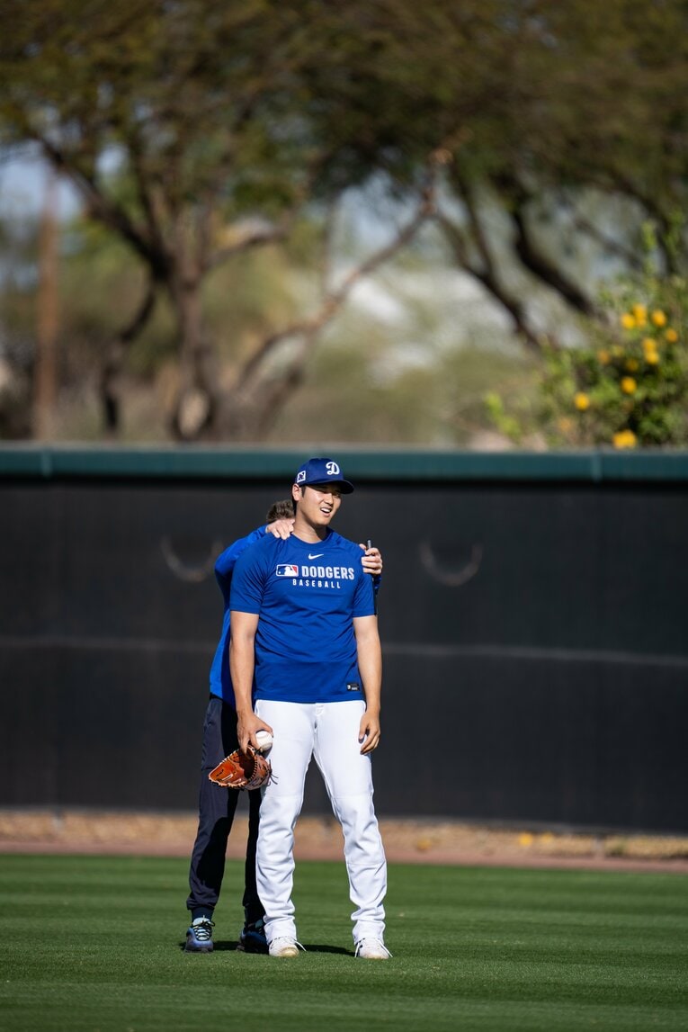 肩マッサージされて…気持ちよさそうな大谷さん　©Nanae Suzuki