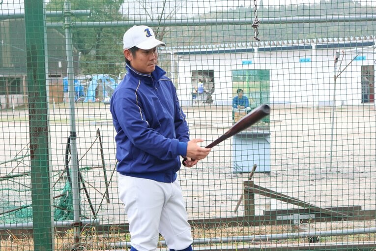 鹿児島城西高の監督に就任した道端。現在の指導風景　©Fumi Sawai
