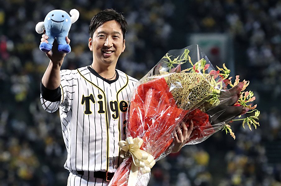 「明日すら、見失いそうに…」引退式で藤川球児が思わず声を詰まらせた“MLBでの3年間”<Number Web> photograph by KYODO