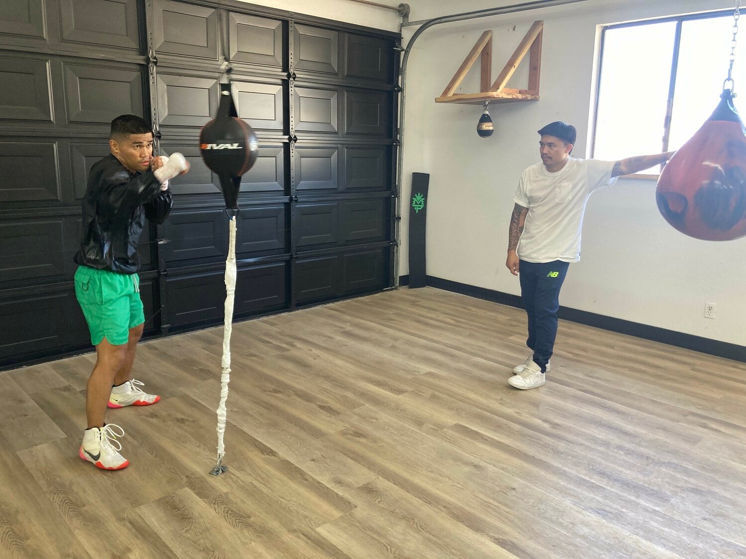 フォンテニーヤが見守る中で練習するタパレス　©︎Daisuke Sugiura