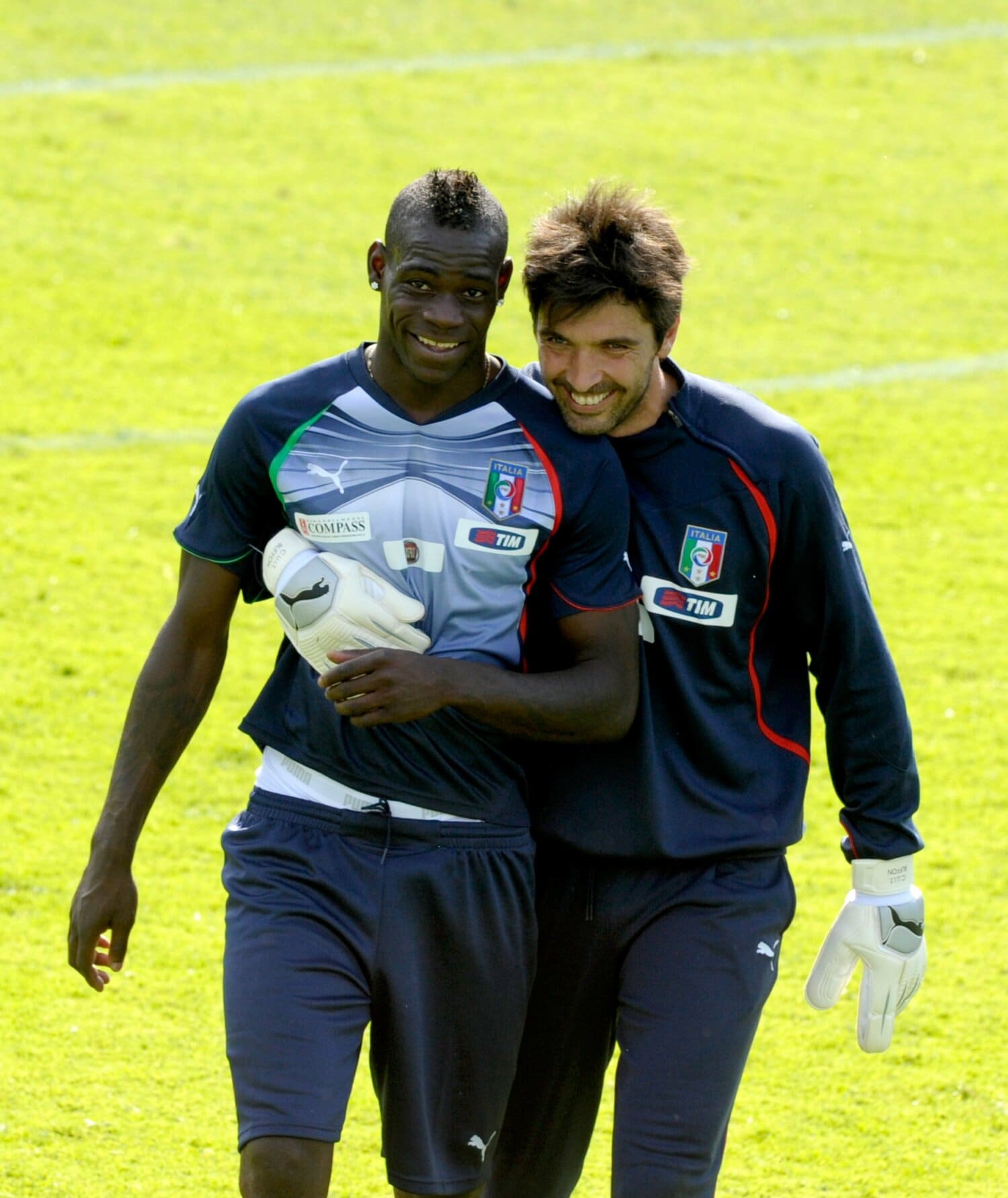 2011年のバロテッリとブッフォン　©Getty Images