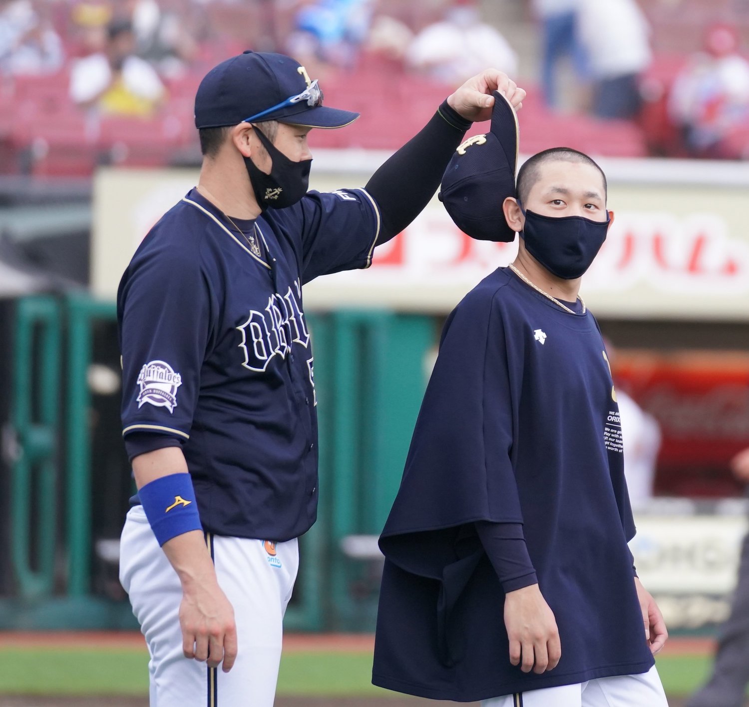 球宴ファン投票1位 オリックス宮城大弥が愛される理由とは Sns担当も知らなかった 五厘刈り ドラ1山下舜平大が見た 先輩 としての顔 3 4 プロ野球 Number Web ナンバー