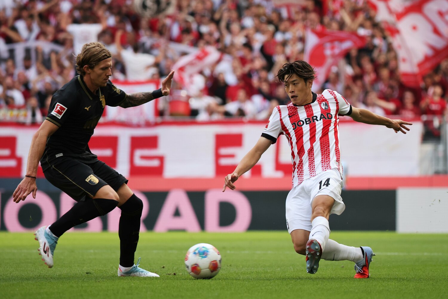 フライブルクでの鈴木唯人　©DPA/JIJI PRESS