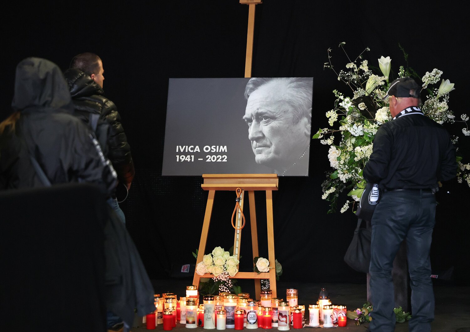 オシムが長年監督を務めたオーストリアのシュトゥルム・グラーツは、5月4日に追悼セレモニーを行った