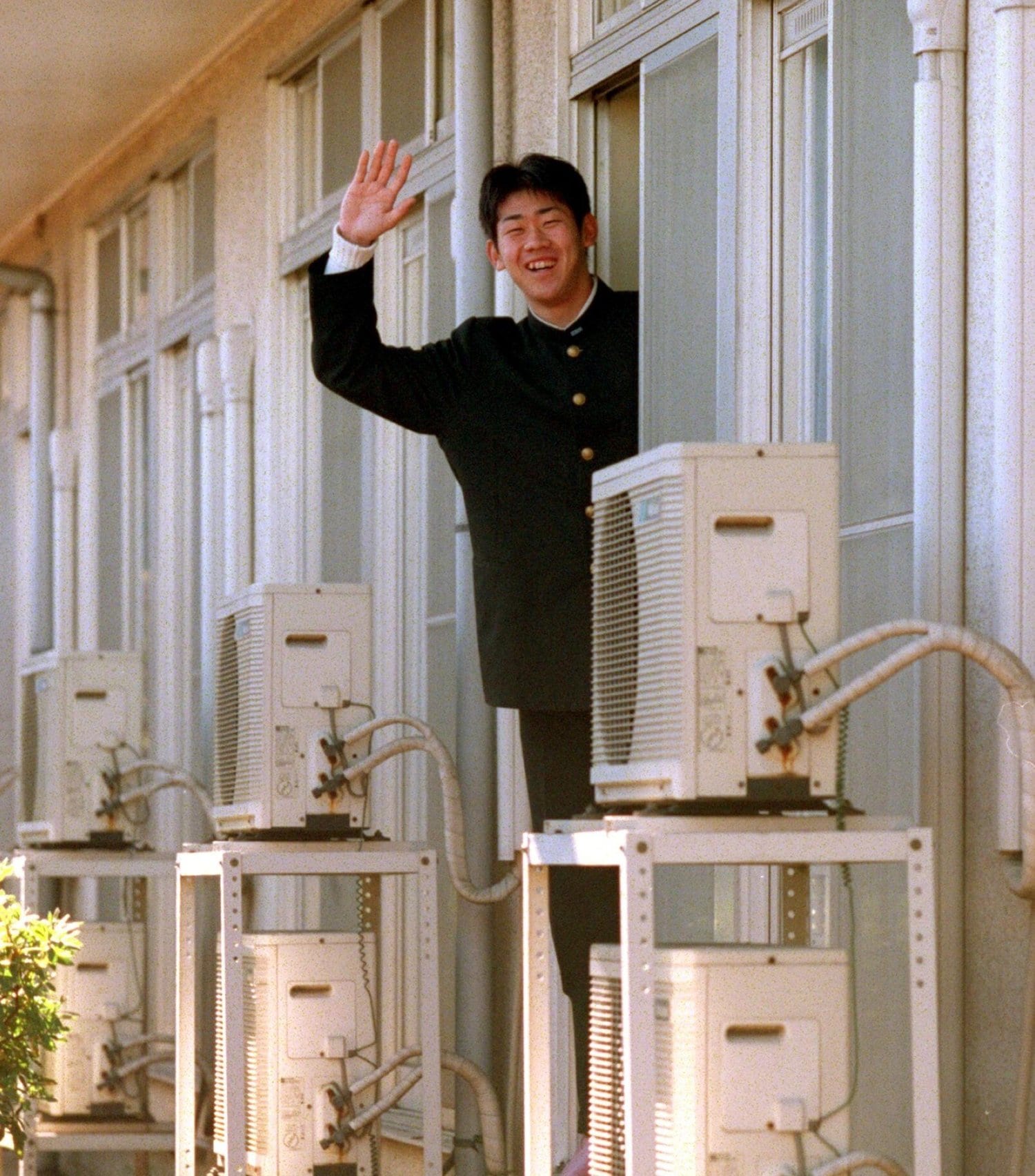 1999年1月9日。学ラン姿で若獅子寮に入寮した松坂 ©Sankei Shimbun