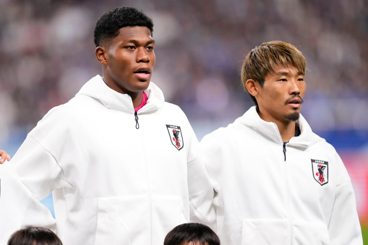 日本代表で共闘した経歴を持つ守田の“鈴木彩艶評”とは ©AFLO SPORT