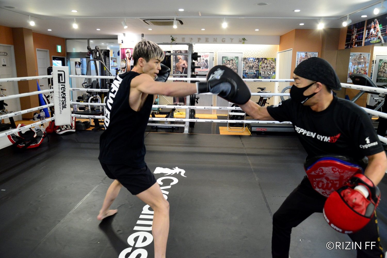 白鳥大珠（左）