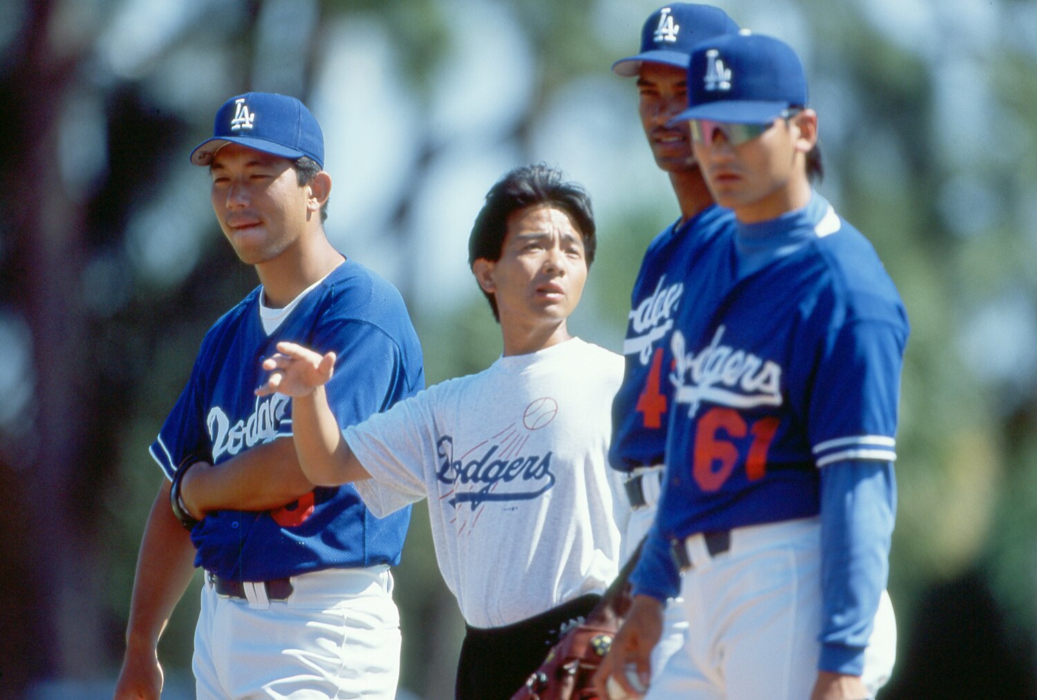 当時通訳としてドジャースに身を置いていた奥村氏（中央）　©Kazuaki Nishiyama