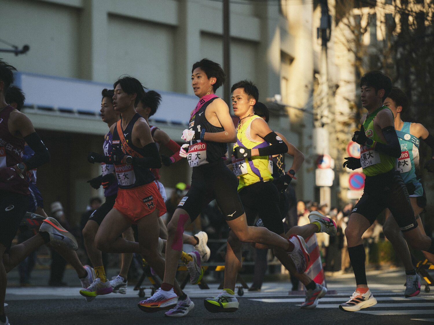 人数の少ない日本大4年のなかでエースとして奮闘。前回大会では3区4位を記録した安藤風羽（中央）　©Yuki Suenaga