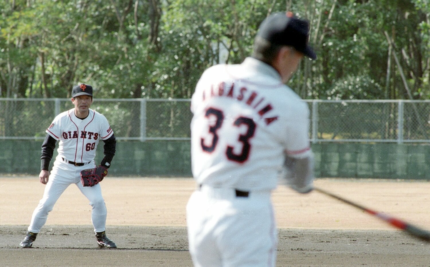 94年、長嶋監督のノックを受ける落合 ©Sankei Shimbun