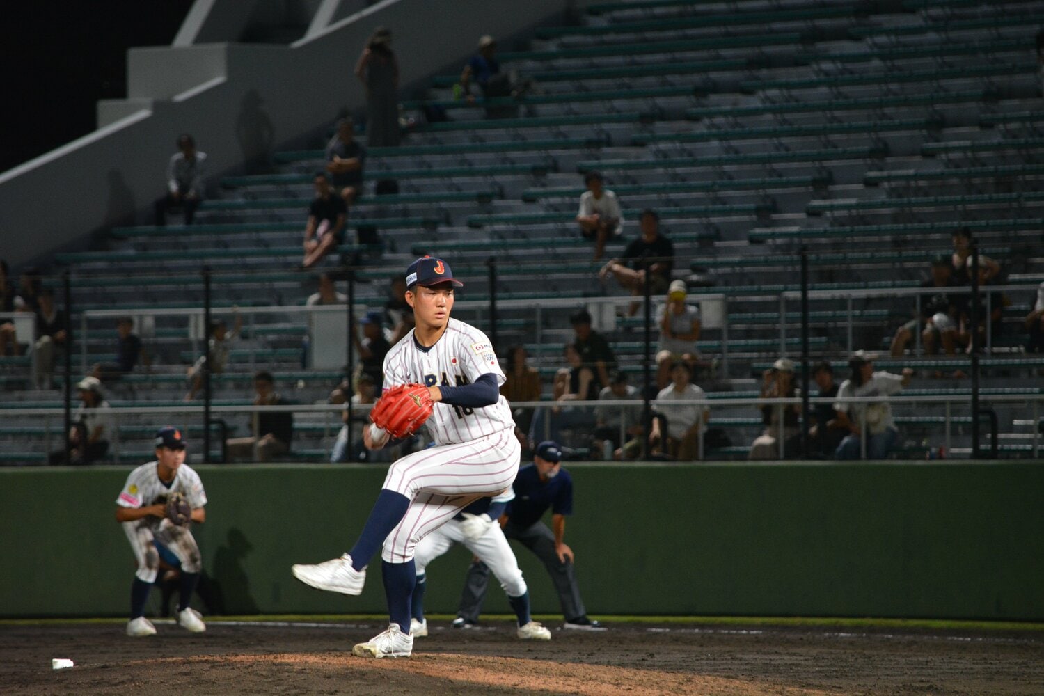 「下半身に粘りができた」石垣元気の投球フォーム　©Takarin Matsunaga