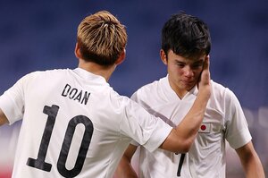 号泣の久保建英「こんな悔しいことはないし、この気持ちを…」悲願のメダルには届かなかったが、U-24日本代表は本当にアツいチームだった