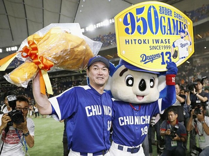 岩瀬仁紀が歩んだ苦難の950登板。見栄とも娯楽とも無縁の野球人生。<Number Web> photograph by Kyodo News