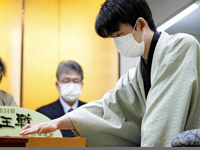 「藤井聡太竜王の序盤力がAI研究によって…」タイトル経験者・中村太地七段が語る19歳最年少四冠の《半端ない進化》<Number Web> photograph by Kyodo News