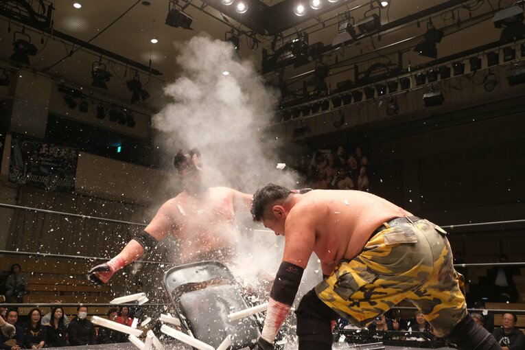 蛍光灯で殴り合い、大流血して…メキシコ人デスマッチファイター「もっと日本にいたい」ビオレント・ジャックの切実な思い「外国人がって…でも、ここがオレの家」(43)