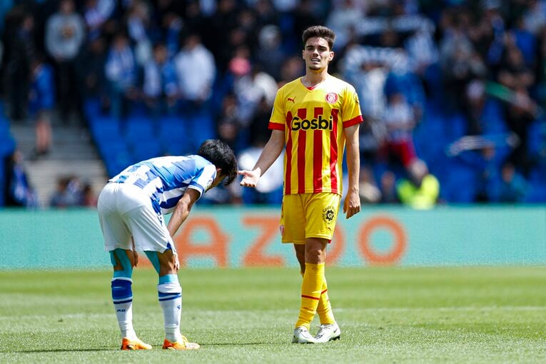 久保建英PK獲得＋シルバに絶妙アシストもドローに落胆　だが翌朝「クボ表紙の新聞」を持った地元のおじさんが…カメラマンは見た(50)