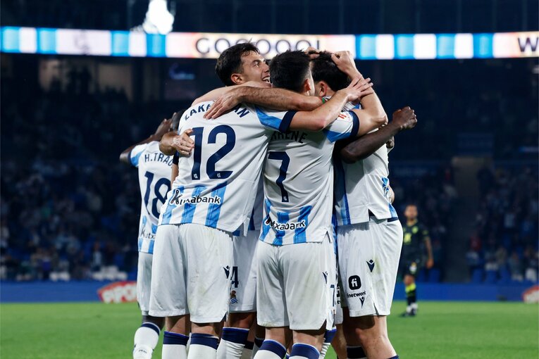 「だってタケ上手いから」バスクの少女が久保建英推し、肩ポンポンされたボールボーイは…“画面に映らない愛されぶり”をカメラマンは見た(12)