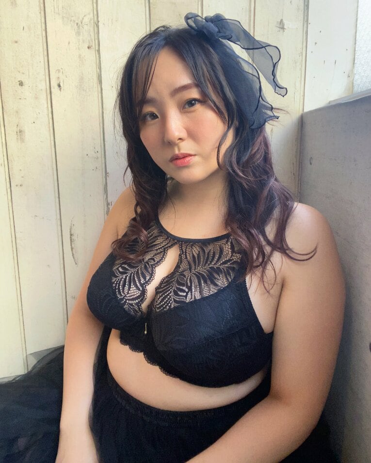 プラスサイズモデルを務めるまなせゆうな　©本人提供