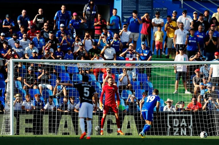 久保建英は「シルバらと共存・連動」が今のソシエダで最適解か　マンU戦勝利から中2日→“トップ下で迷った”古巣戦を撮って気づいたこと(41)