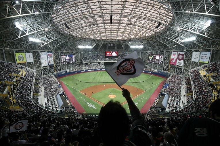 日本のドーム球場に比べると収容人数が少ない高尺スカイドーム　©JIJI PRESS
