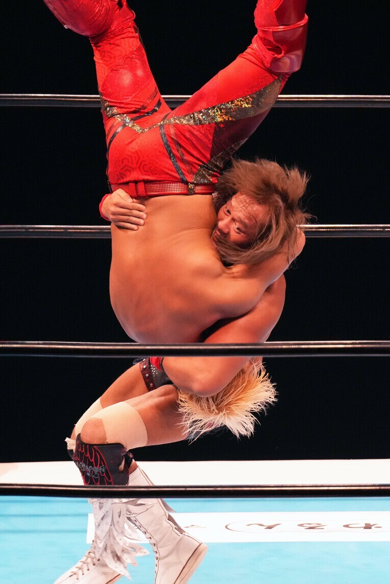 デスティーノで拳王を追い込む内藤哲也