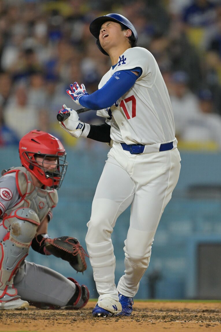 大谷がスイングで苦悶の表情＆ベンチでは明るく…テレビに映らないドジャースの光景を見る（写真は右に続きます）　©Getty Images