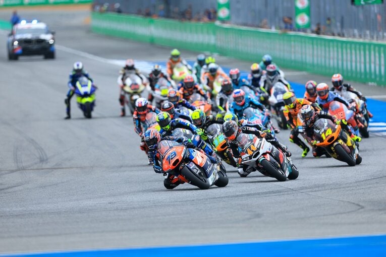 タイGPでポールスタートした小椋。ここからいったん中団に沈むがみるみる巻き返した　©Satoshi Endo　