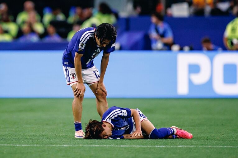 テレビに映らない日本代表vsオランダ撮影写真。久保が負傷した一部始終（写真は右に続きます）　©Kiichi Matsumoto/JMPA