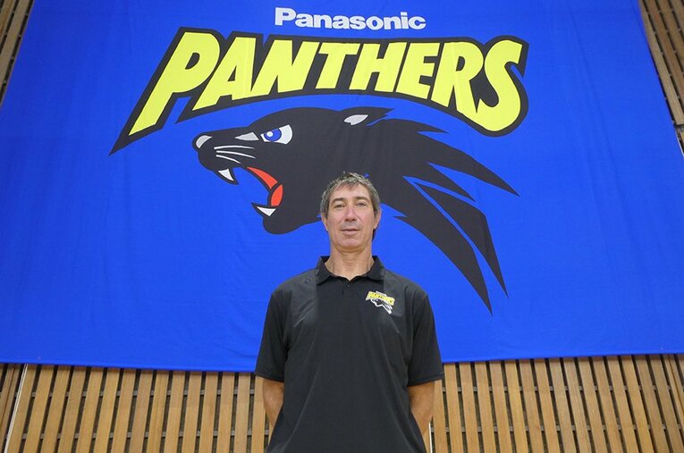 パナソニックパンサーズを率いて2年目を迎えたロラン・ティリ監督。寝られなくなるほど、バレーボールのことを考え込む毎日だという ／ photograph by Noriko Yonemushi