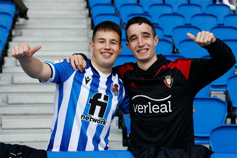 ダービーの対戦相手だけど仲良しな2人のファン