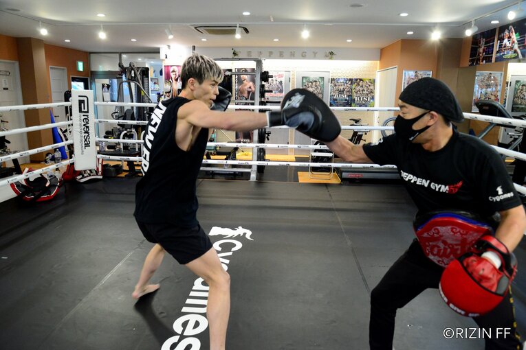 白鳥大珠（左）