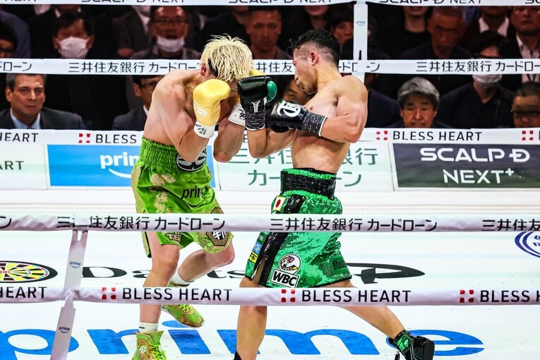 アッパーを連打する井上拓真（5枚目／全6枚） ©Susumu Nagao