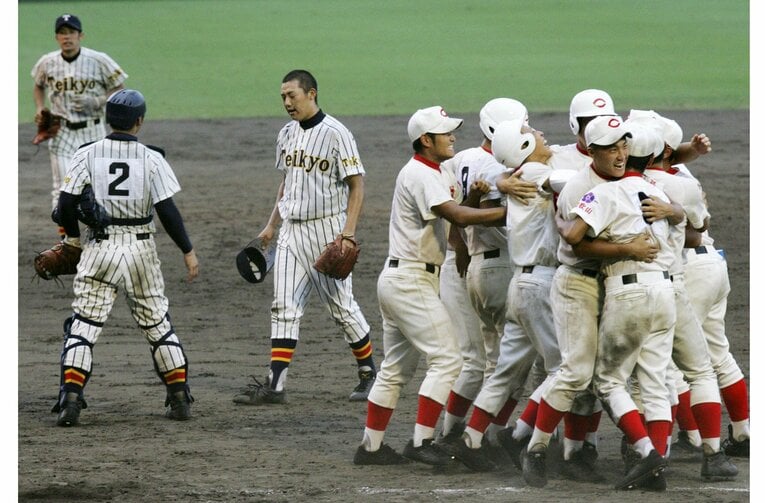古宮のサヨナラ押し出しで決着がついた智弁和歌山vs帝京　©Kyodo News