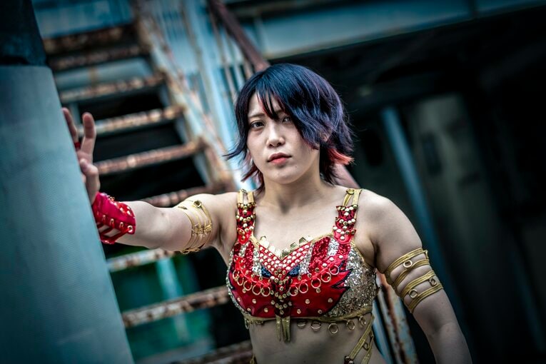 《特別グラビア》スターダム林下詩美が語る“女王ではない今”の自由さ…話題の“中野ぅたみ”も登場「かわぃぃことしかとりぇがなぃんですぅ」(32)