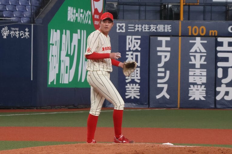 189cmの長身に加え、高校卒業後は15キロの増量に成功。球速も5キロ以上上がった　©Fumi Sawai