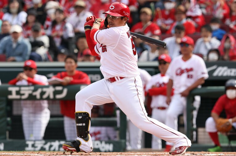 今シーズンは主に代打として活躍する松山。リーグ3連覇に貢献した37歳のベテランは今年が16年目のシーズンとなる ／ photograph by JIJI PRESS