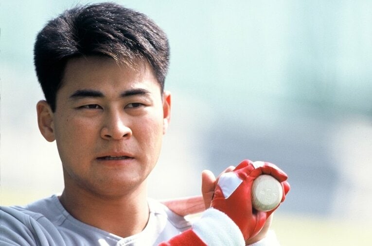 イチロー、落合博満が天才と評した広島の名打者・前田智徳。その現役時代を雑誌『Number』に掲載された証言とともに振り返る ／ photograph by Koji Asakura