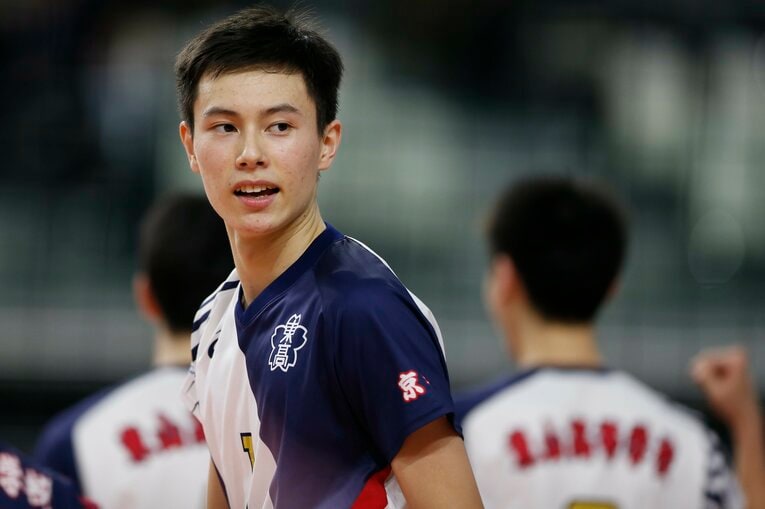 男子バレー日本代表・高橋藍の東山高時代（2020年）　©AFLO